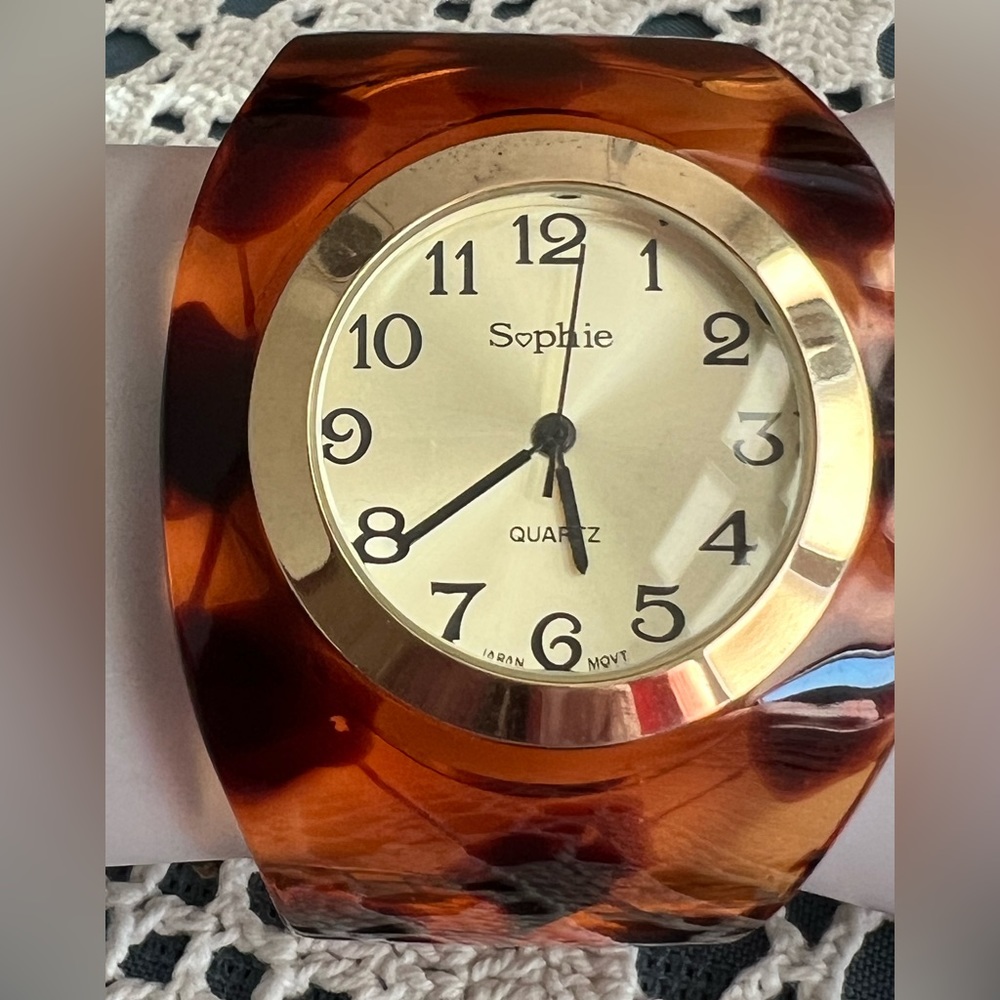 Sophie Tortoise Shell Vintage Cuff Watch, new battery, working great, size Small